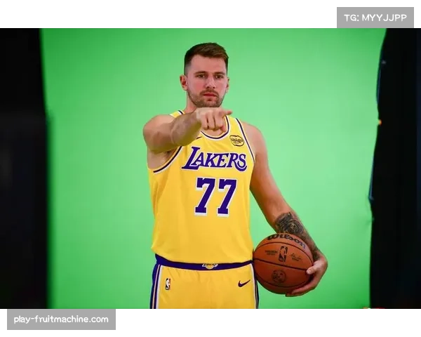 雷迪克确立东契奇核心体系 詹姆斯功能化转型释放湖人进攻潜能 雷迪克确立东契奇核心体系 詹姆斯功能化转型释放湖人进攻潜能